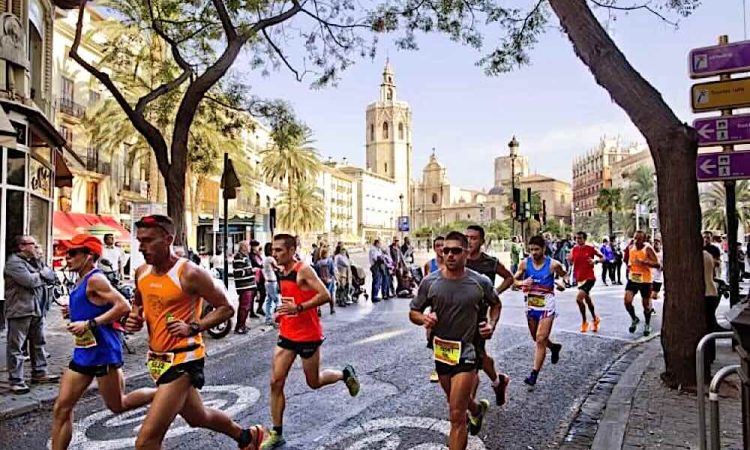 vlc-events-halfmarathon-1 Marathon runners in old city architecture