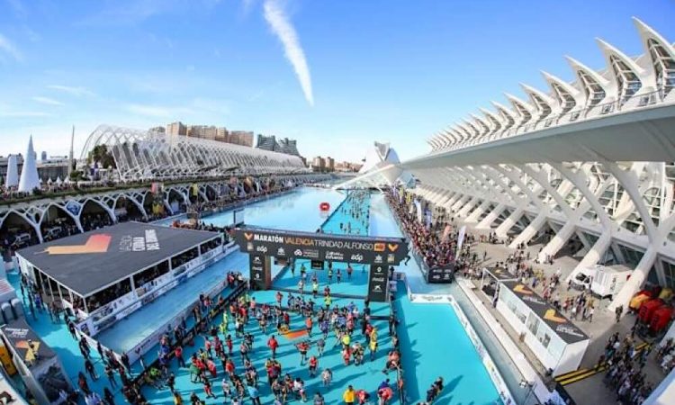 Marathon runners in modern architecture
